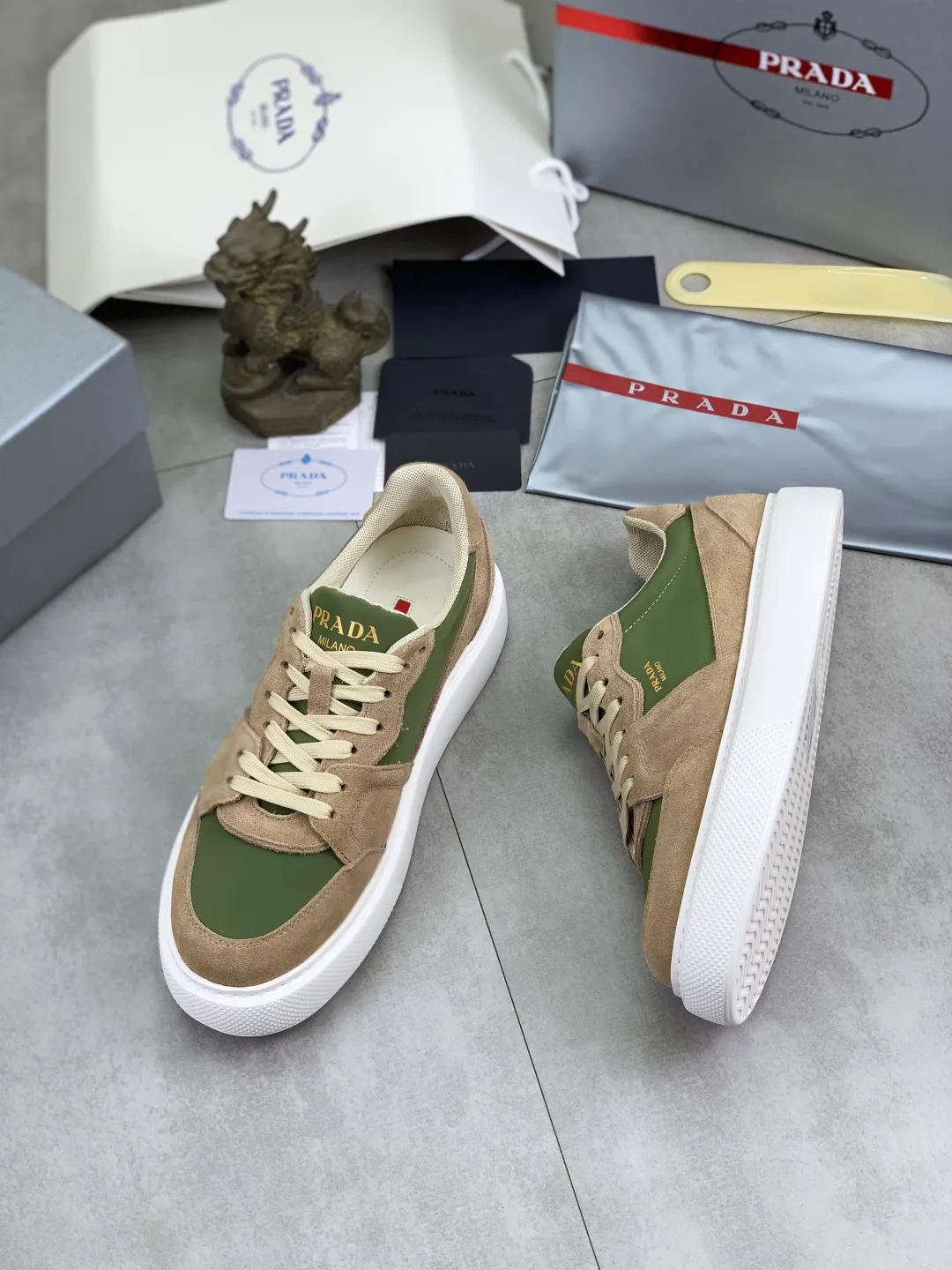 Men's men's shoes P560 💰【New style】Top quality, new popular models on the official website, which will never go out of style for a century, 🆘 The trendy brand (Prada) mainly promotes popular models, avant-garde and versatile fashionable men's shoes, privately molded, with cowhide splicing and 1:1 oil edge treatment... fashionable and simple, original imported cowhide with python skin, cowhide leather lining for feet; the atmosphere and personality are more fashionable, eye-catching and pursuing class. It will subvert the old idea and be a must-have for fashionistas who want to spend time with you! Must keep it! High-end comfortable and low-cost, high-end quality workmanship. Size: 38-45 4️⃣ colors available. full package